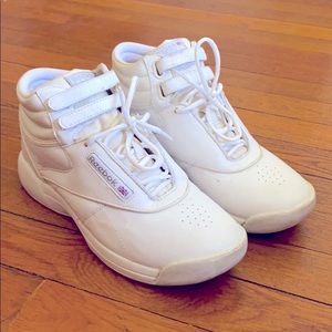 W US 7 / Reebok freestyle Hi tops / white